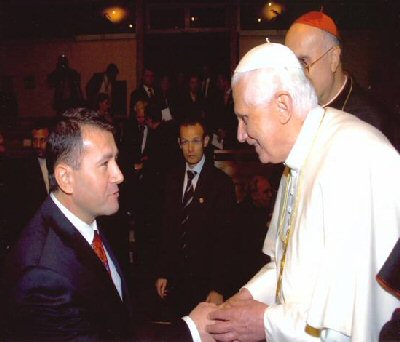 Papa takohet me Neritan Kolgjinin