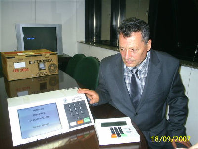 Engjll Koliqi n takim pr sistemin elektronik t zgjedhjeve