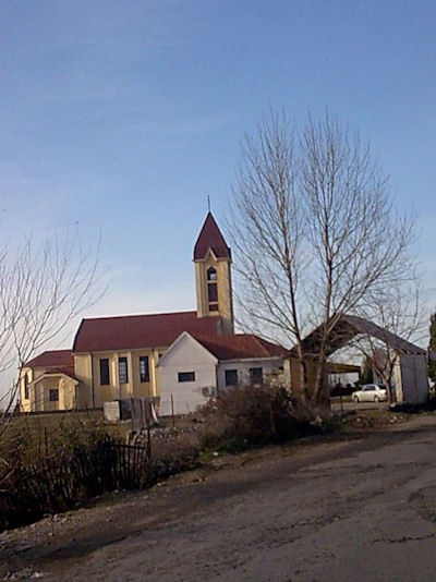 Kishë në hyrje të Koplikut